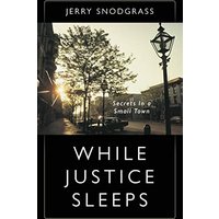 WHILE JUSTICE SLEEPS: Secrets In A Small Town - WHILE JUSTICE SLEEPS: Secrets In A Small Town - jetzt bei oelder-buchhandlung.de kaufen
