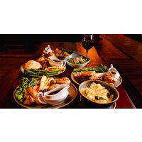 Bonnie Rogues Kingston: Uniquely Bold Sunday Roasts & Live Atmosphere