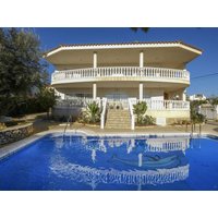 Holiday home in Montsià from £183 per night