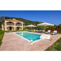Holiday home in Alykes from £305 per night