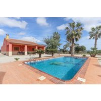 Holiday home in Elche from £185 per night
