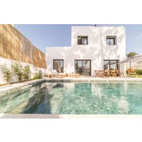 Holiday home in Amora from £360 per night