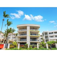 Holiday apartment in Cairns from £380 per night