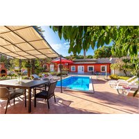 Holiday home in Pula from £246 per night
