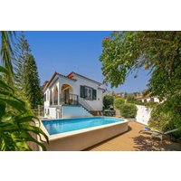 Holiday home in Caniço from £283 per night