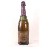 Veuve Clicquot ponsardin brut (coiffe abîmée b1) 1945 bottle