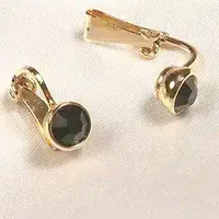 Sylvie Monthulé | Gouden Intieme Piercing | Zwart