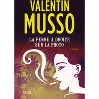 La femme à droite sur la photo