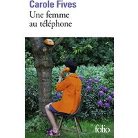 Une femme au téléphone