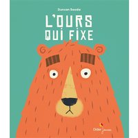 L'ours qui fixe