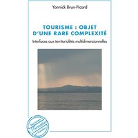 Tourisme : objet d'une rare complexité : interfaces aux territorialités multidimensionnelles