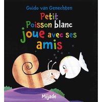 Petit poisson blanc joue avec ses amis