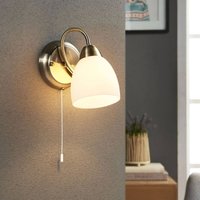 Lindby vägglampa Mael, höjd 20 cm, antik mässing, dragströmbrytare