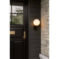 Nuura Aps Nuura utomhusvägglampa Miira, Ø 20 cm, svart/opal