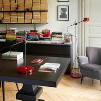 Oluce G.O. 352 LED floor lamp, scarlet