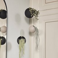 AYTM Pot de fleurs Globe, suspendu, Ø 21 cm, noir, aluminium