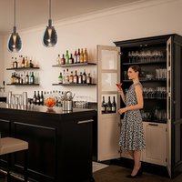 Steinhauer LED-pendellampa Glimsy, Ø 22 cm svart/rökgrått glas