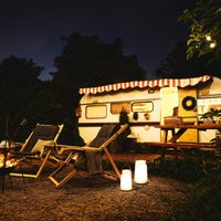 FH Lighting Lampe de table LED rechargeable Collgar, blanc, hauteur 26 cm