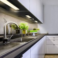 Lampe sous meuble LED OSRAM Socket noire 3 000 K à intensité variable Prises