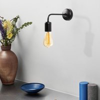 Opviq Vägglampa Denge 3434 med öppet uttag, svart