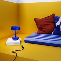 Lampa stołowa Dyberg Larsen Haipot, IP20, niebieska