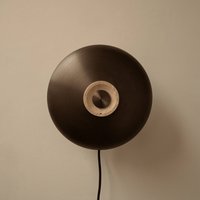 Audo Copenhagen Audo TR Reverse LED-vägglampa, stickkontakt, sand/brons