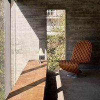 Lampa stołowa VERPAN Pantop, kremowo-biała, wysokość 23 cm, metal