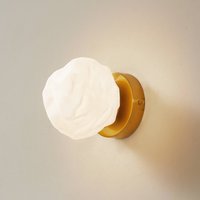 Lindby vägglampa Piatra, opal/mässing, glas, Ø 16 cm, G9