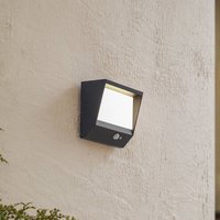 Lucande LED-vägglampa med solceller Dava, 14 cm hög, aluminium, sensor