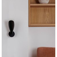 FARO BARCELONA Liggera vägglampa, svart, stål, bredd 10,3 cm