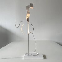 Knikerboker Curve LED table lamp, white