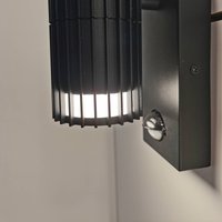 Searchlight Detroit outdoor wall lamp, black, height 22 cm, sensor, 2-bulb