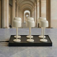 Lucande LED-batteridriven bordslampa Quill, beige, 6-pack, laddningsstation