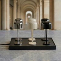 Lucande LED-bordslampa Quill krom/beige/svart 6-pack laddningsstation