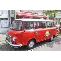 „Der geheime Osten“ mit Currywurscht bei „Konnopke“ – Die Kult-Tour im DDR-Kleinbus! in Berlin „Der geheime Osten“ mit Currywurscht bei „Konnopke“ – Die Kult-Tour im DDR-Kleinbus! in Berlin
