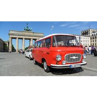 „Der geheime Osten“ mit Currywurscht bei „Konnopke“ in Berlin „Der geheime Osten“ mit Currywurscht bei „Konnopke“ in Berlin