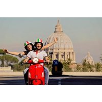 Vespa Panoramic Tour in Rome with a professional driver