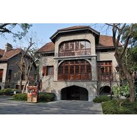 Private Walk Tour in the Glamorous FFC with Garden Houses & Historical Buildings