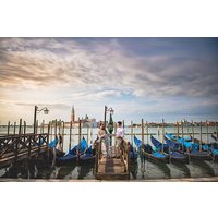 Exclusive 1-Hour private photoshoot in Venice.