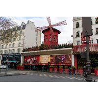 Paris Highlights Tour in Montmartre, Louvre, Notre-Dame and More