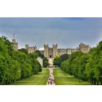 Private Day Trip to Windsor Castle and Hampton Court Transfer