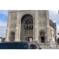 Private van transfer from Marseille airport for blackcurrant