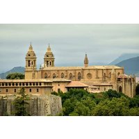 Hello Pamplona: Private 2-Hour Intro City Walk with Local Guide