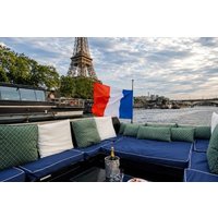Romantic guided cruise with champagne