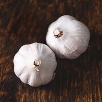 Organic garlic (2 bulbs)