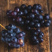 Seedless black grapes