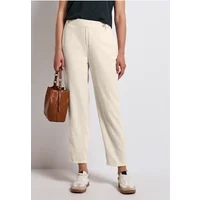 Chino mit Knopfdetail