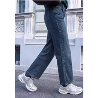 Mid Waist Wide Leg Jeans im Casual Fit