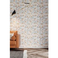Living and Home Country-Style Floral Wallpaper with Yellow Lycoris & Delicate Foliage Design