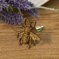 Melody Maison Bumblebee Drawer Knob 5.5cm X 5.5cm in Gold | Size: 5.5 cm X 5.5 cm